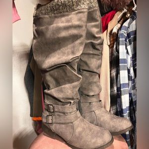 Gray winter boot